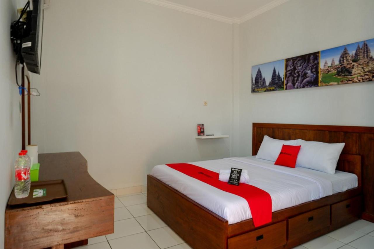 Hotel Reddoorz Near Padang Golf Adisucipto Potrojayan Exteriér fotografie