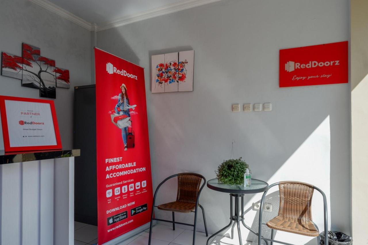 Hotel Reddoorz Near Padang Golf Adisucipto Potrojayan Exteriér fotografie
