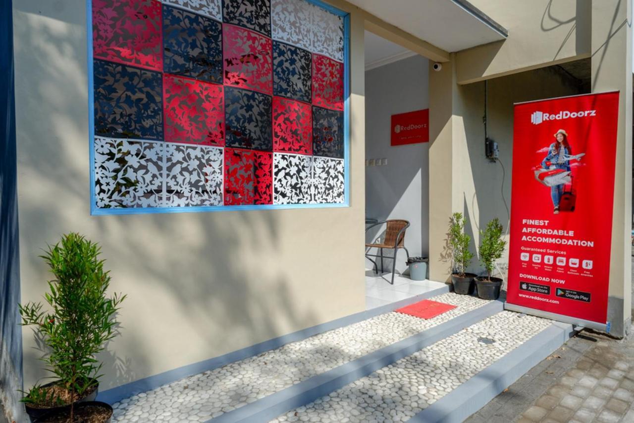 Hotel Reddoorz Near Padang Golf Adisucipto Potrojayan Exteriér fotografie