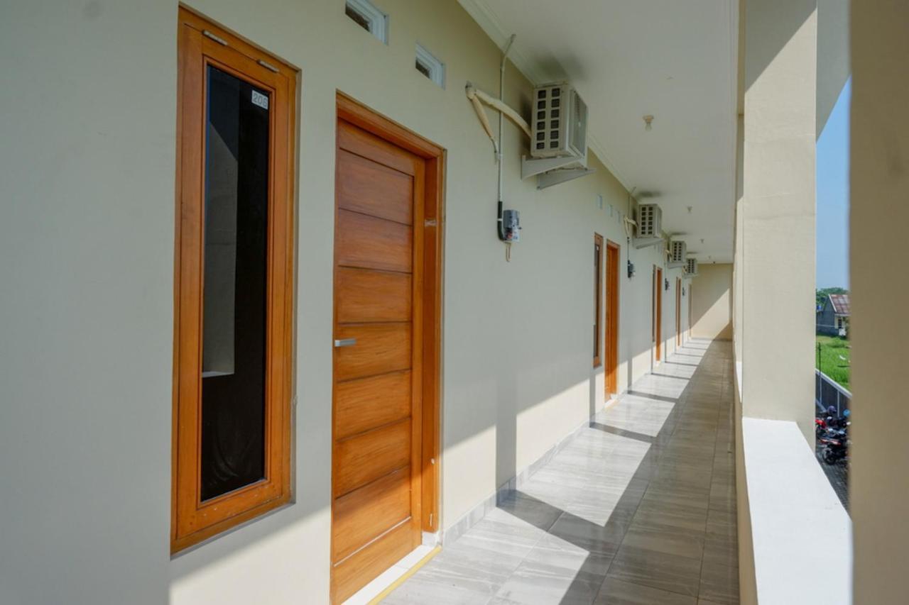 Hotel Reddoorz Near Padang Golf Adisucipto Potrojayan Exteriér fotografie