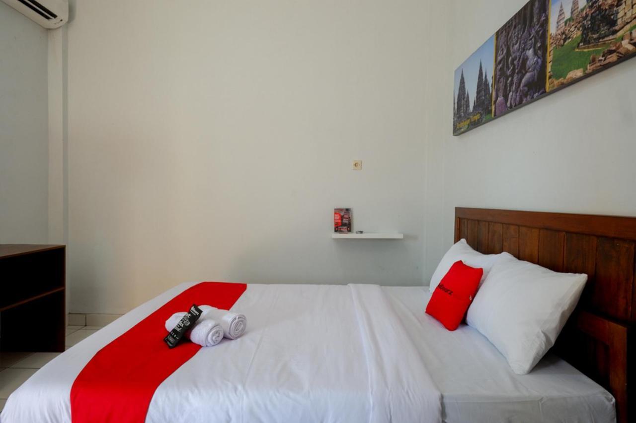Hotel Reddoorz Near Padang Golf Adisucipto Potrojayan Exteriér fotografie