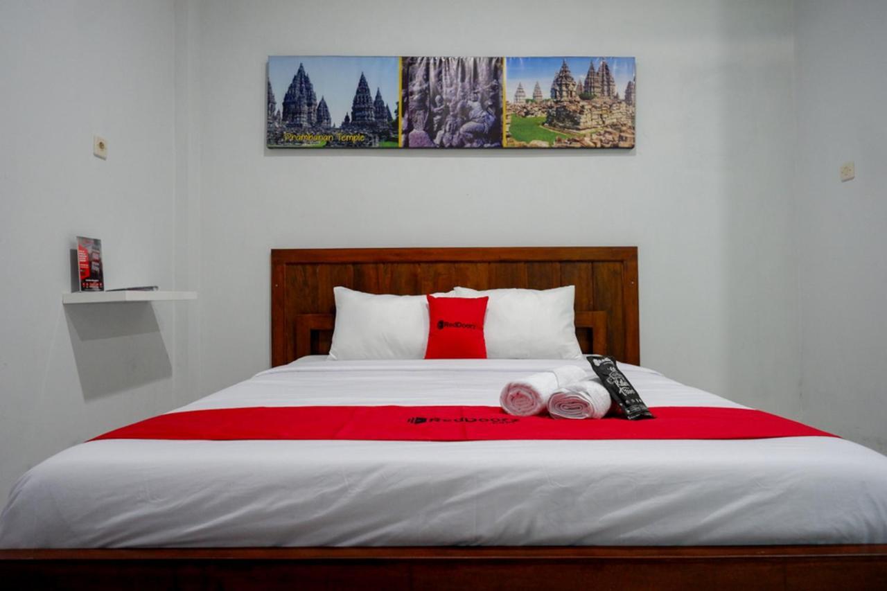 Hotel Reddoorz Near Padang Golf Adisucipto Potrojayan Exteriér fotografie