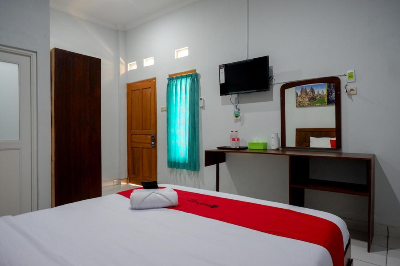 Hotel Reddoorz Near Padang Golf Adisucipto Potrojayan Exteriér fotografie
